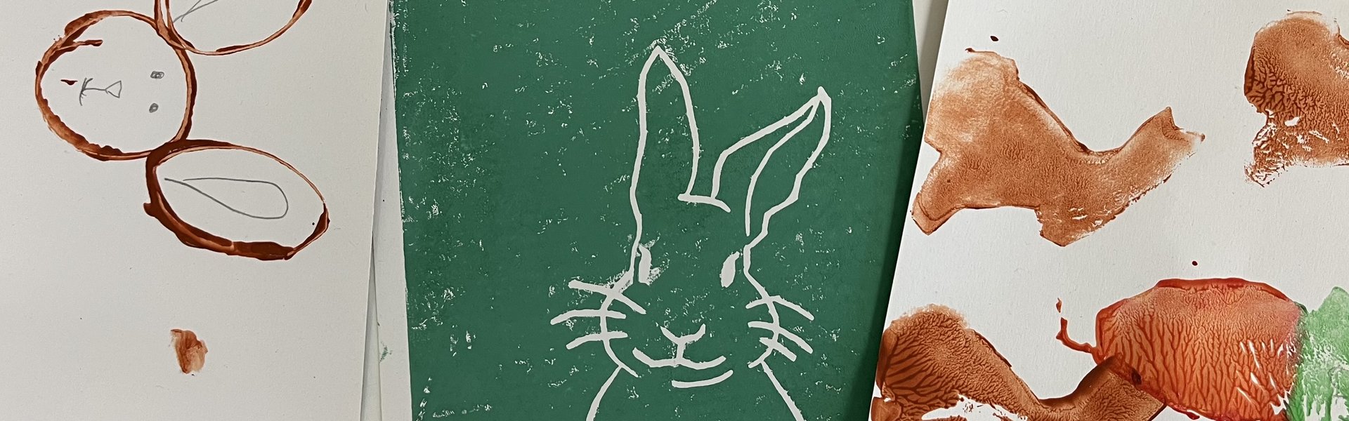 Es werden Karten für Ostern gedruckt.